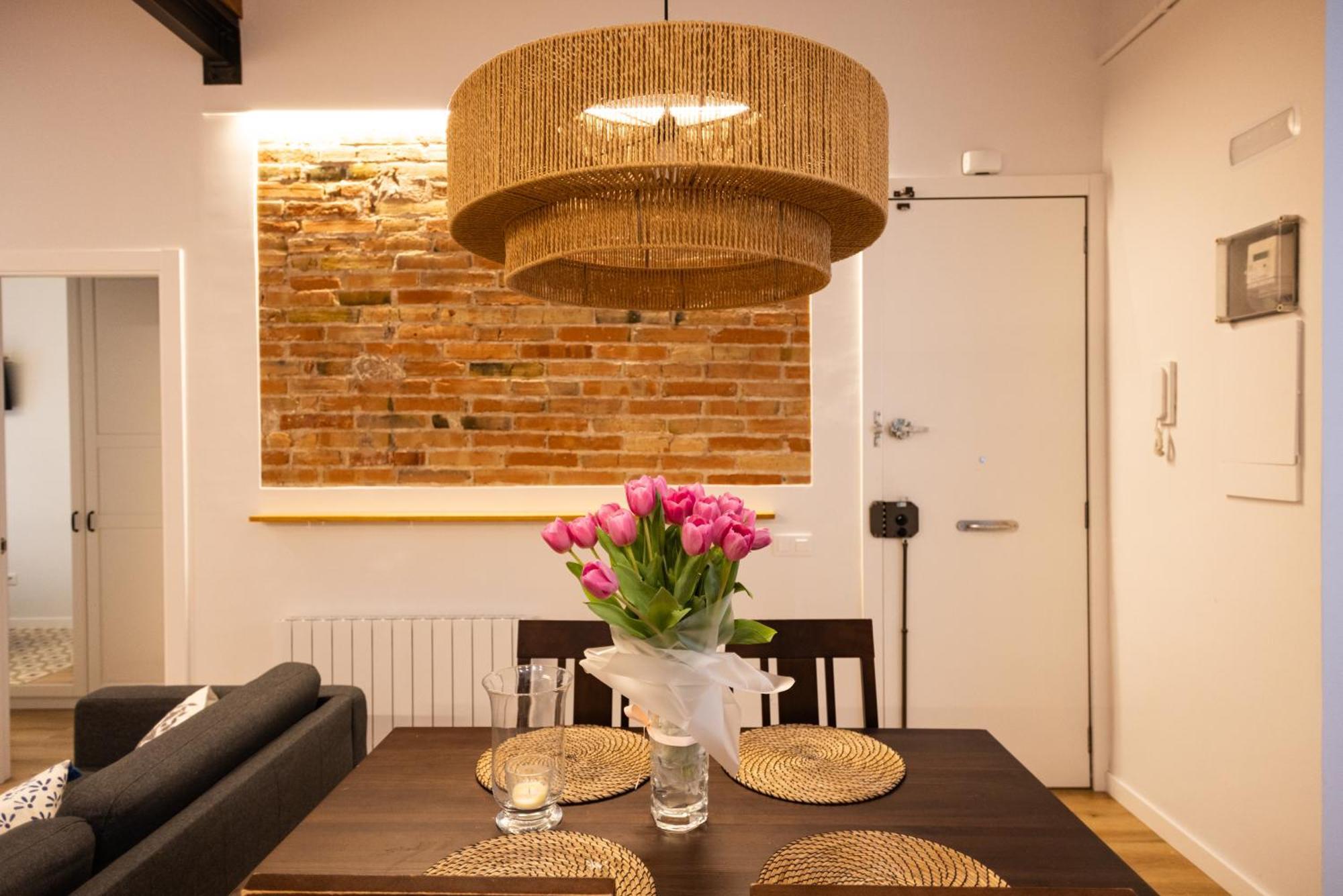 Poble Sec Charming Apartment バルセロナ エクステリア 写真